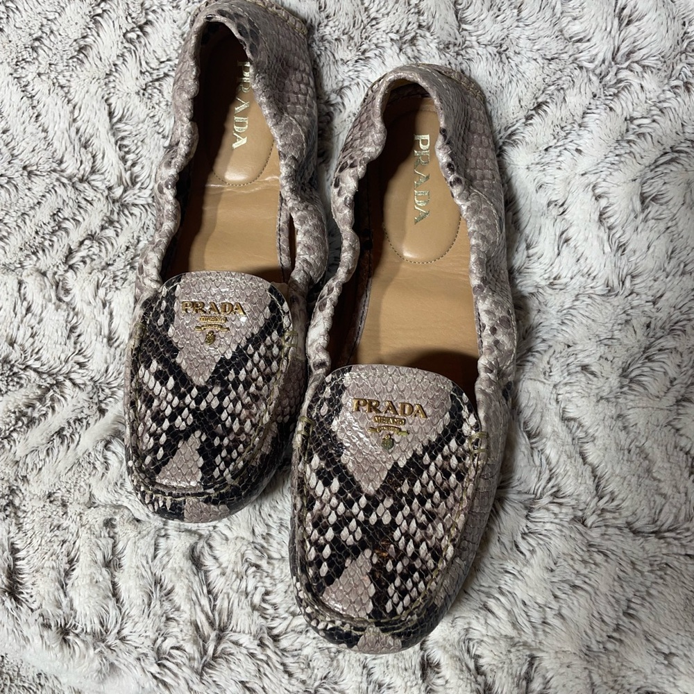 Prada Women's Snakeskin Loafers - Beige and Black